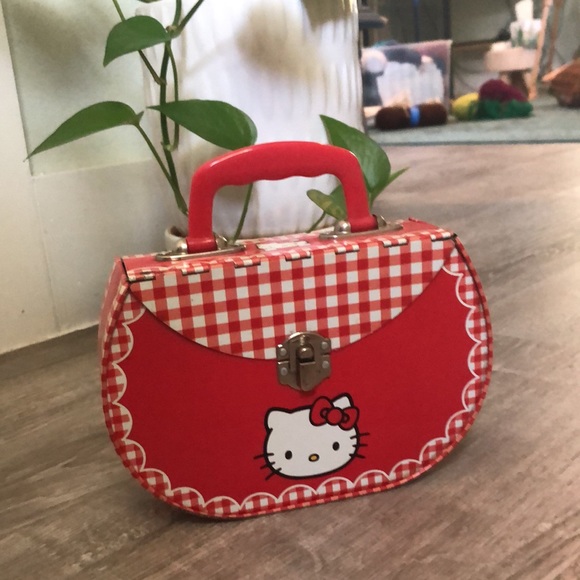 Hello kitty vintage metal purse. - Picture 2 of 5